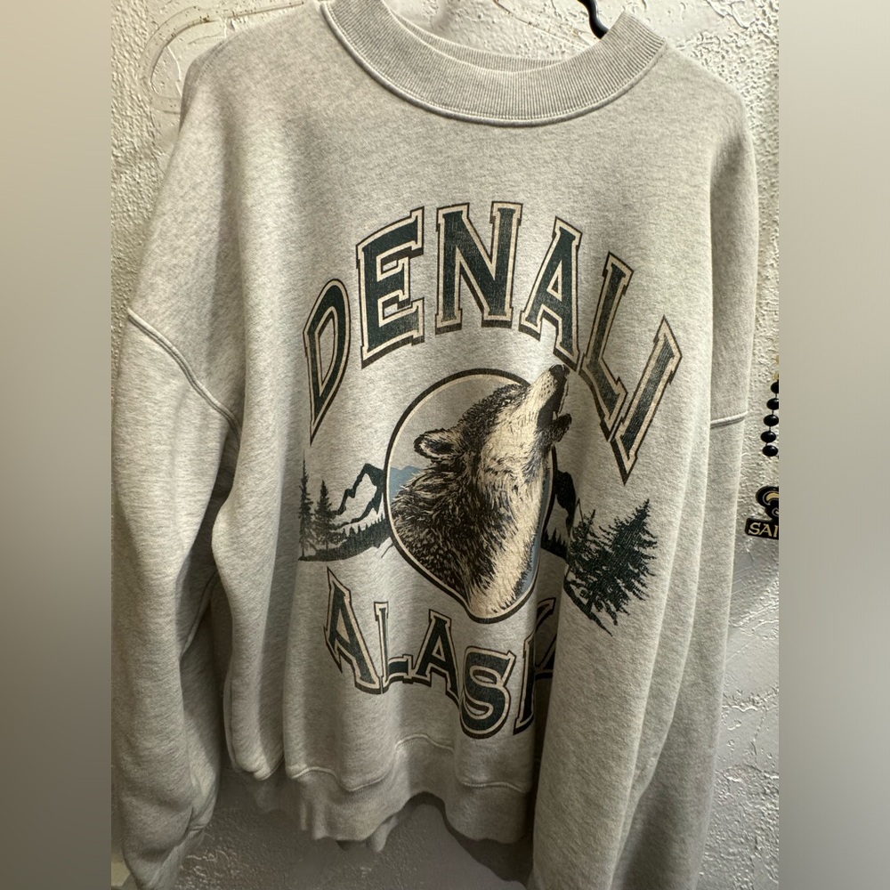 Sweatshirt